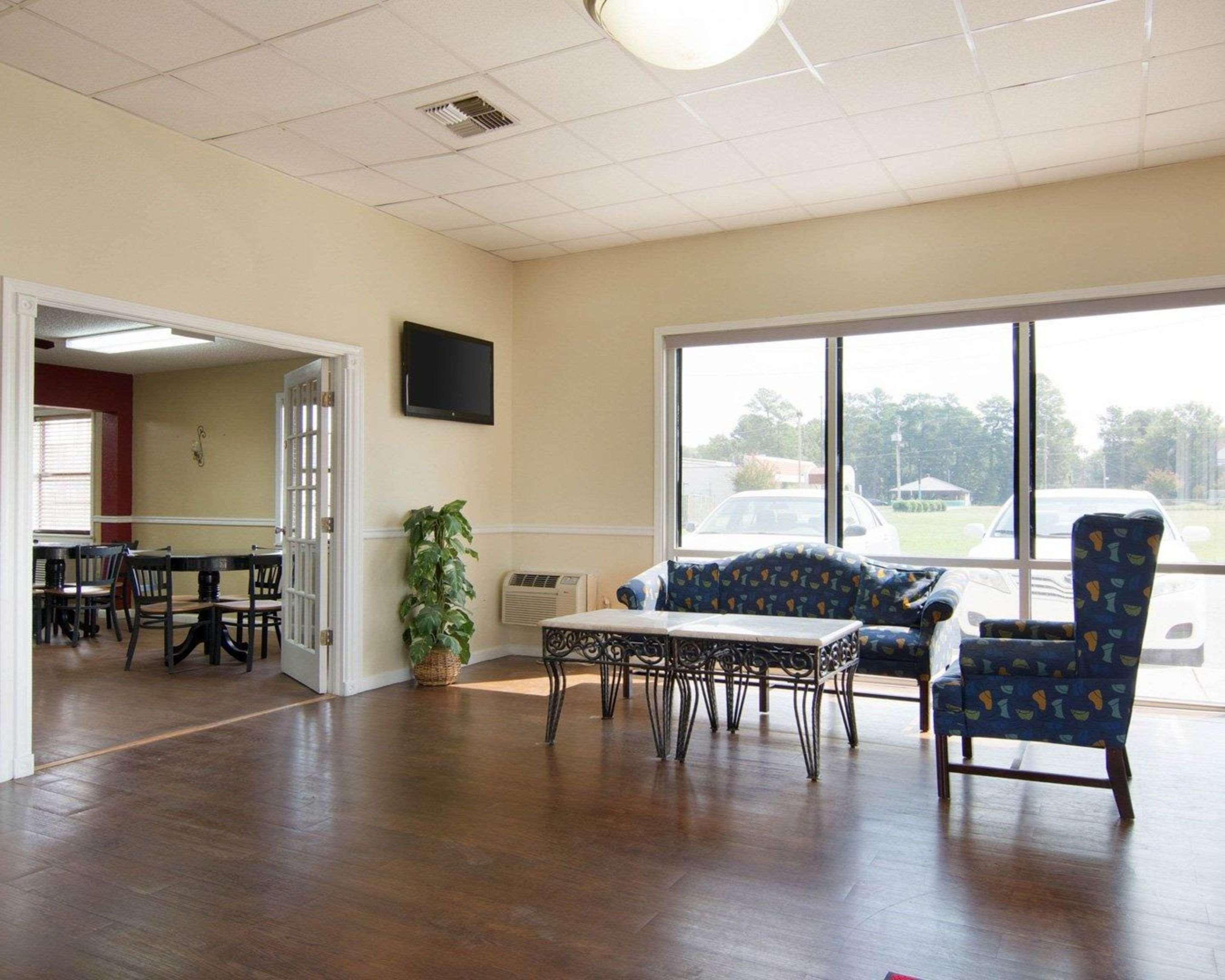 Econo Lodge Pine Bluff Exterior photo