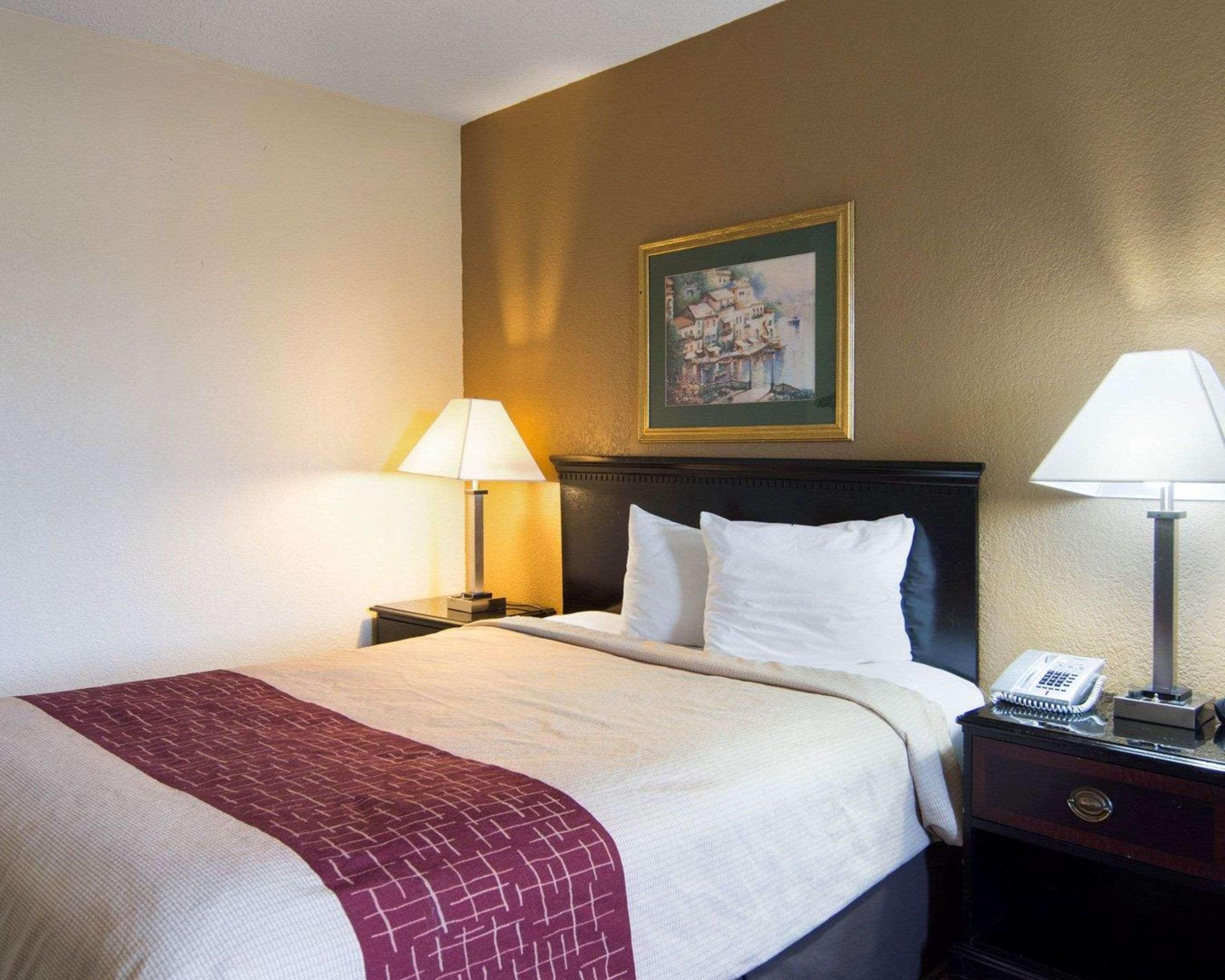 Econo Lodge Pine Bluff Exterior photo