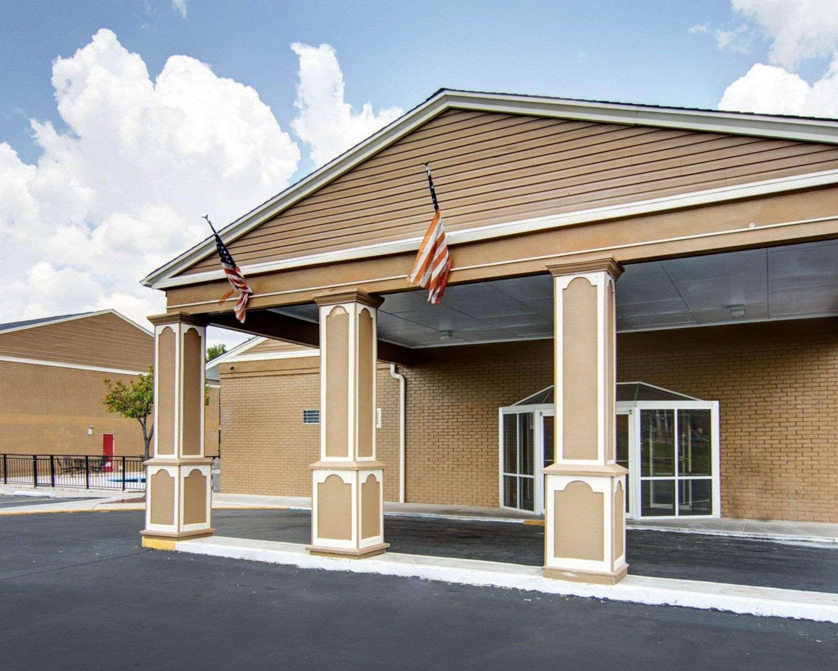Econo Lodge Pine Bluff Exterior photo