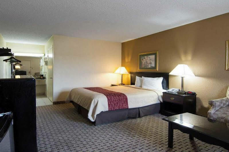 Econo Lodge Pine Bluff Exterior photo