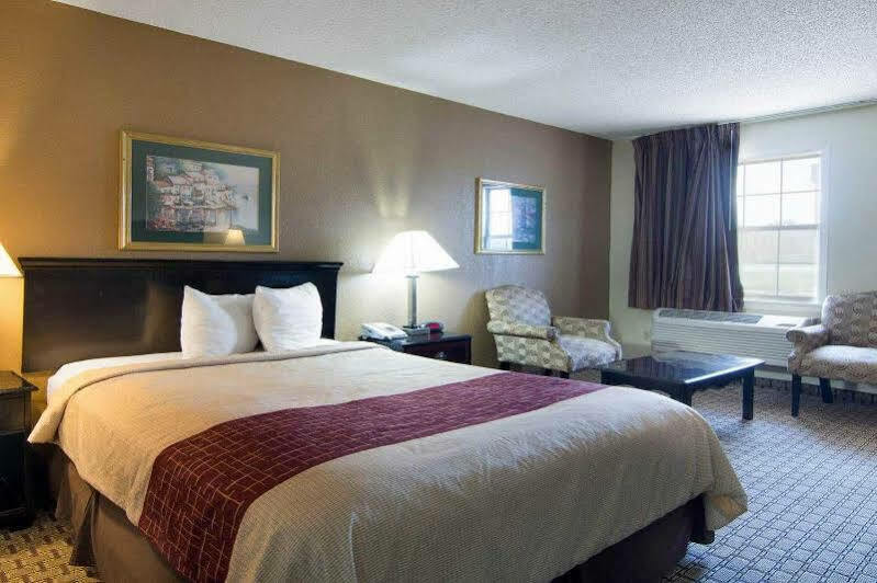 Econo Lodge Pine Bluff Exterior photo