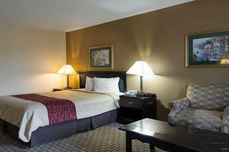 Econo Lodge Pine Bluff Exterior photo